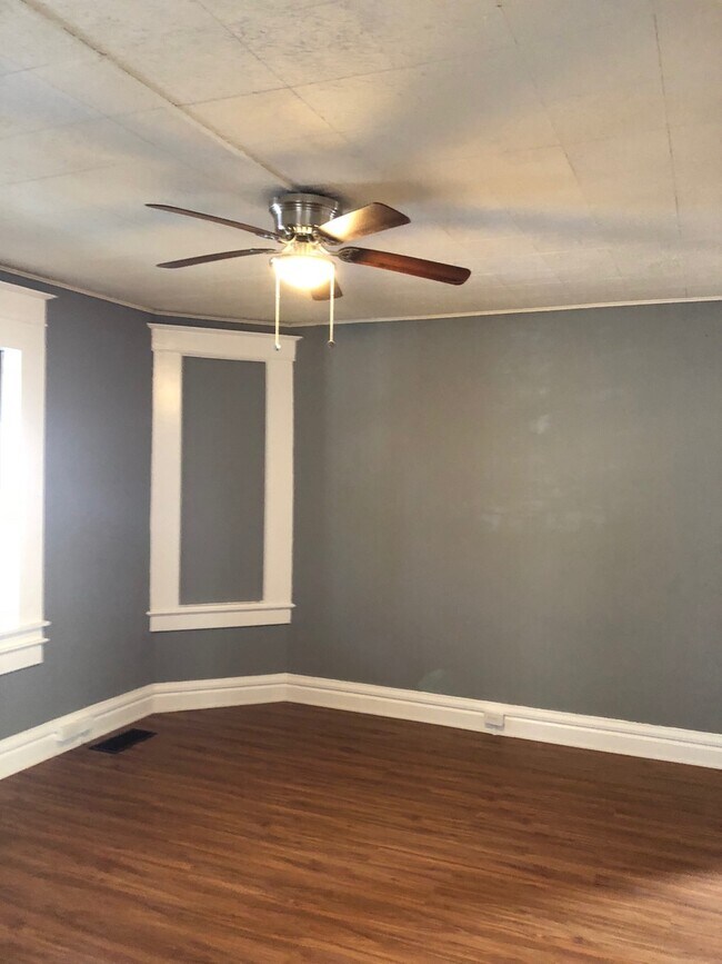 Building Photo - Downtown Apartment