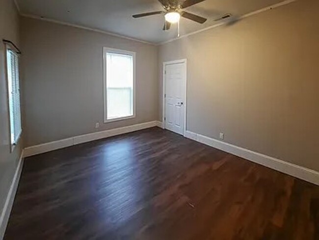 Building Photo - Updated 2 Bedroom | 1 Bathroom  868 Square...