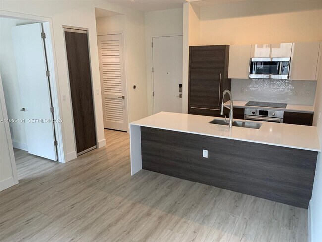 Building Photo - 301 Altara Ave