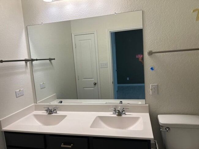 Building Photo - 114 E Granite Shrs Dr