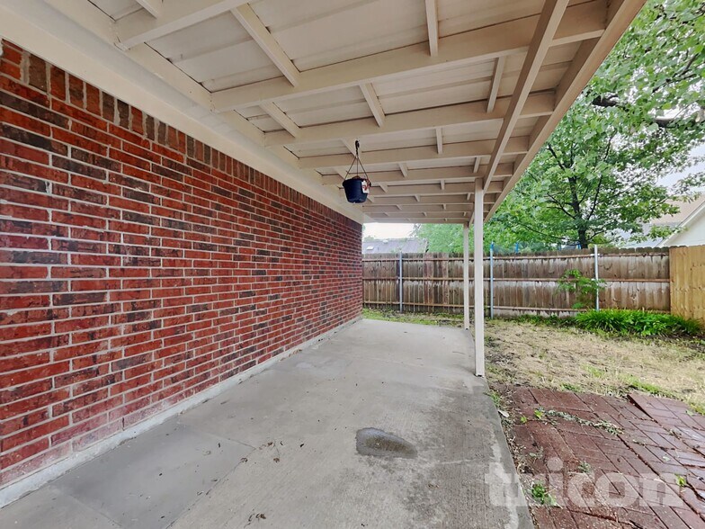 Building Photo - 202 Cutting Horse Ln