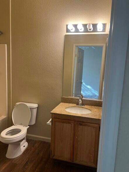 Building Photo - 10550 W Alexander Rd