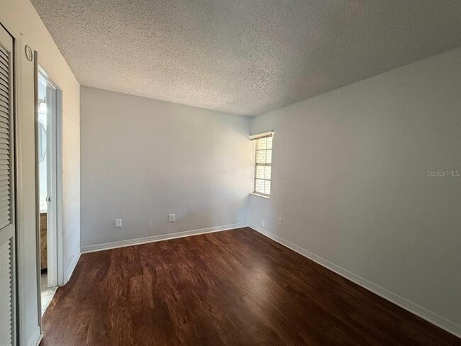 Building Photo - 3153 Bloomingdale Villas Ct