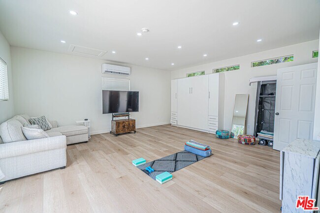 Building Photo - 7044 Garden Grove Ave
