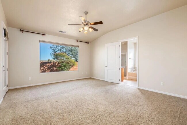 Building Photo - This beautiful Gem is ready for you to move into now.  Stunning views, spacious floor plan. Call ...