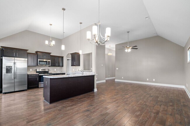 Building Photo - 515 Sourwood Dr