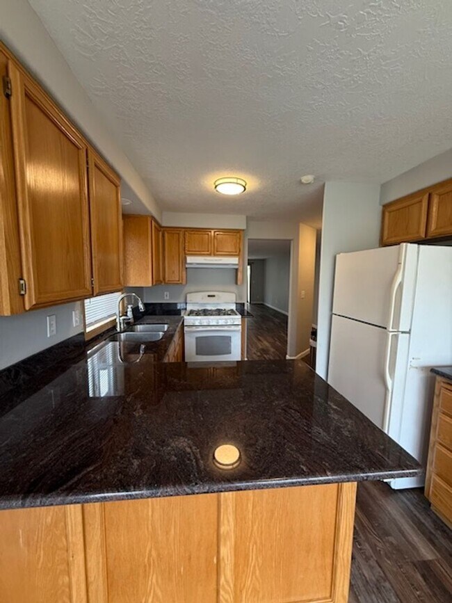 Building Photo - Single Level House - Move-in Ready