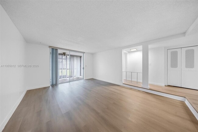 Building Photo - 3650 Inverrary Dr