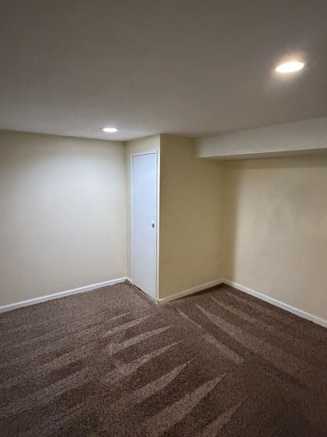 Building Photo - Hopkins Townhome for Rent
