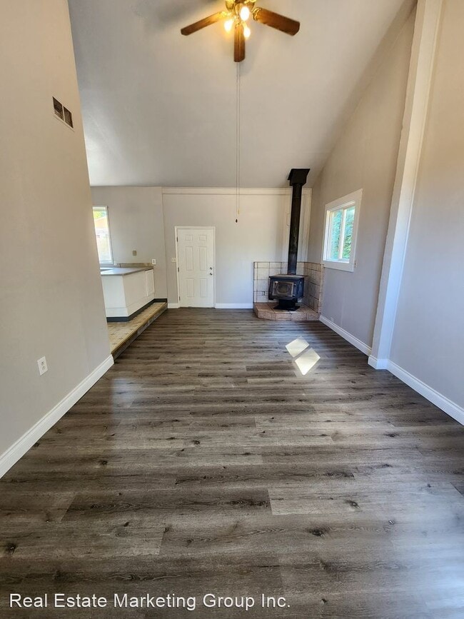 Building Photo - 2 br, 1 bath House - 381 1/2 Hawkins Rd