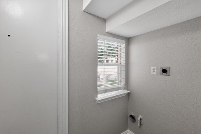 Building Photo - 2740 Windswept Ln