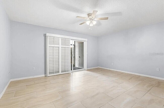 Building Photo - 546 Orange Dr