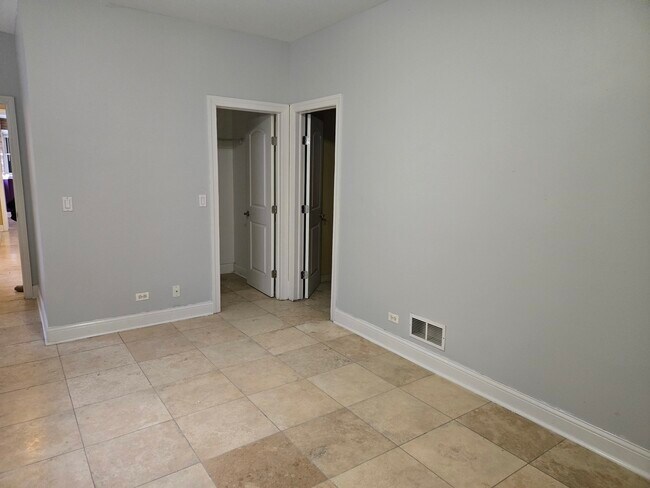 Building Photo - 5948 S King Dr