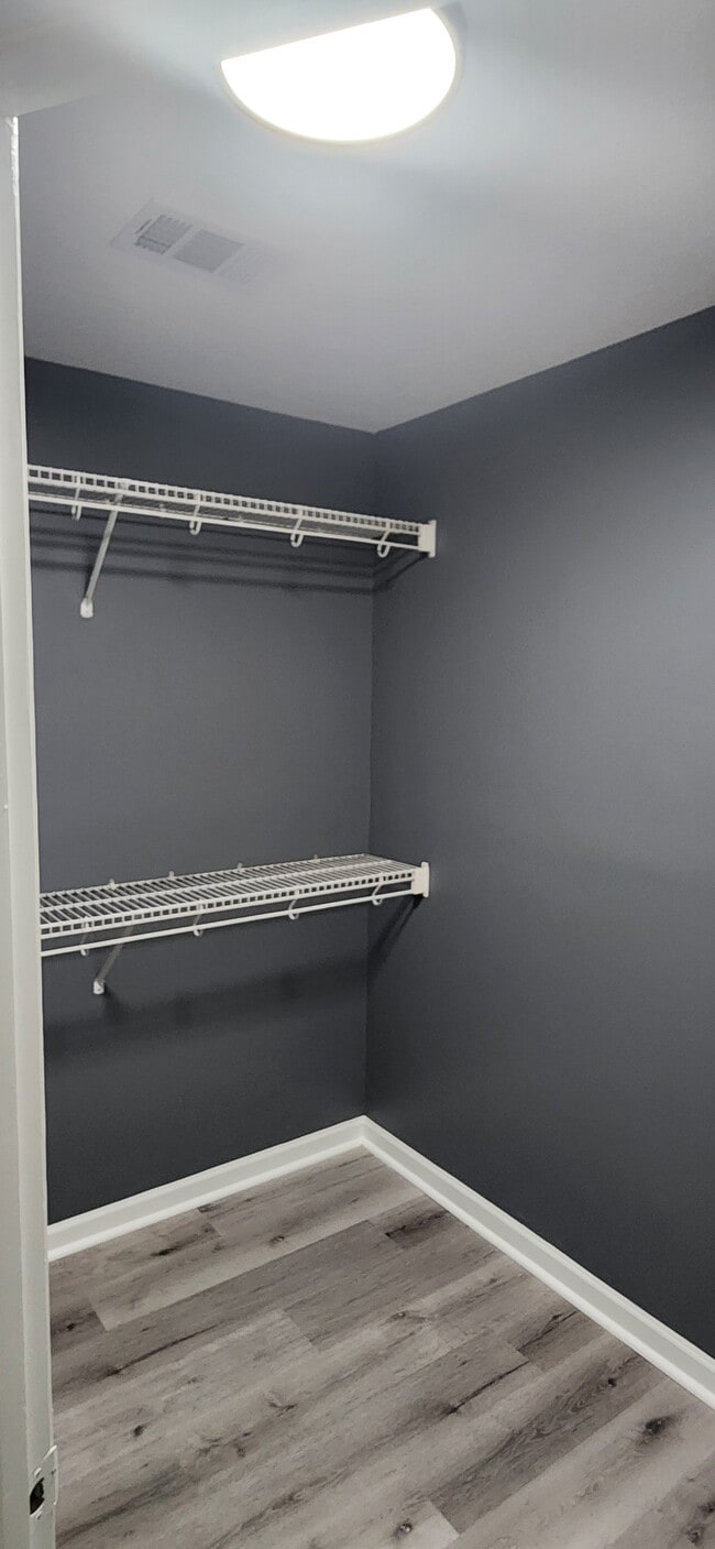 Building Photo - 106 Rolling Woods Cir