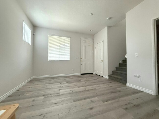 Building Photo - 956 Mira Lago Way