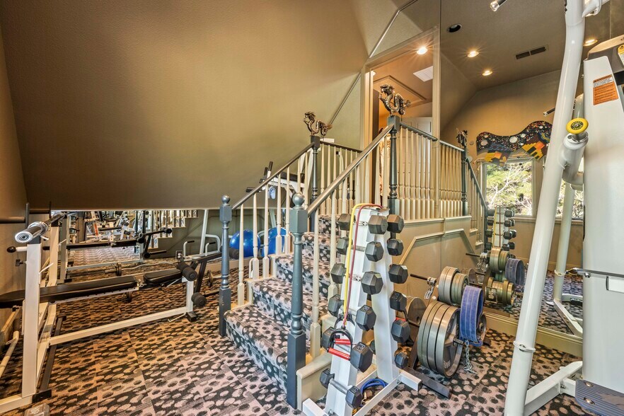 Building Photo - 8985 Vista de Lago Ct