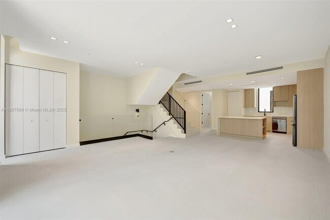 Building Photo - 2692 SW 25th Ave