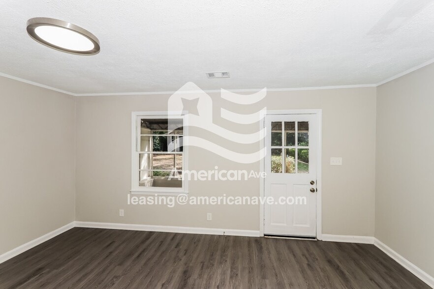 Building Photo - 1580 Burton Ave