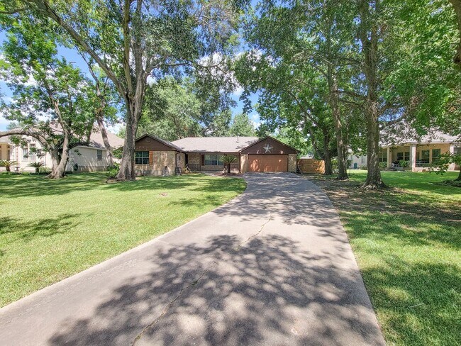 Building Photo - 10282 Valley Dr S