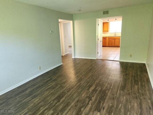Building Photo - 7730 Ravenna Rd