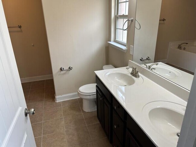 Building Photo - 3 Bed / 2 Bath Rental House in Hampton Cove