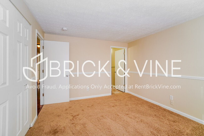 Building Photo - 7027 Lemert Ln