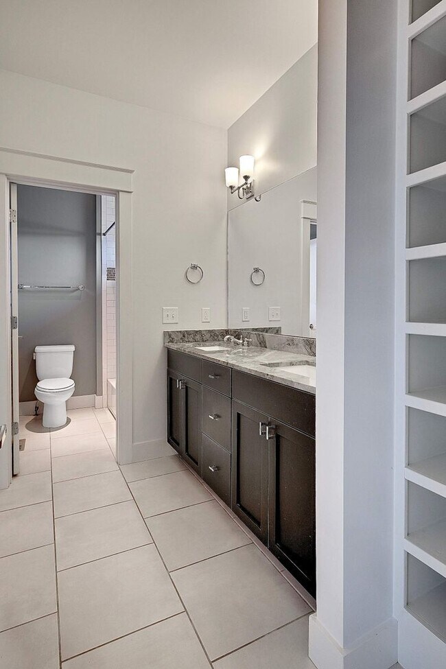 Building Photo - EAST NASHVILLE - FOUR BEDROOM Historic Home with amazing views of Nashville Skyline!