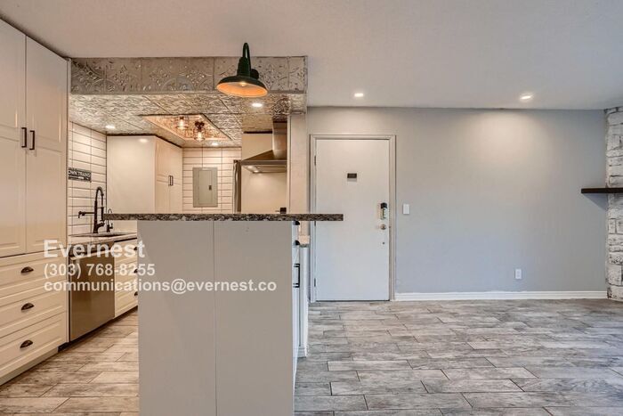 Building Photo - 8335 Fairmount Dr