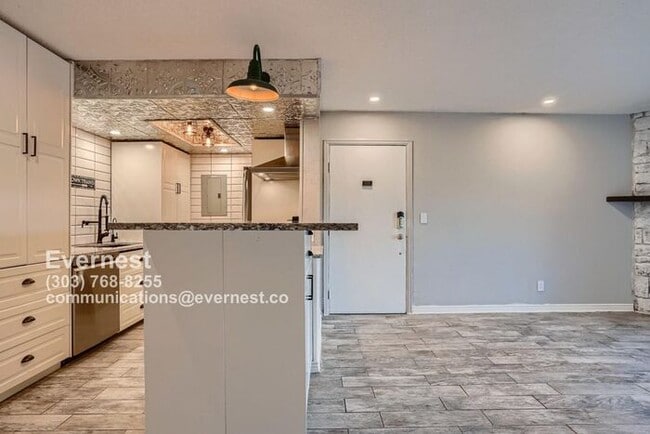 Building Photo - Stylish One-Bedroom Condo in Prime Denver ...
