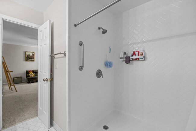 Building Photo - Beautiful Condo-Style Living in Virginia Beach