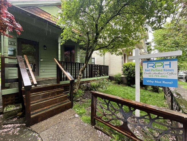 Building Photo - Large NW Portland Home Near Shops & Restaurants with Finished Basement & Bay Windows