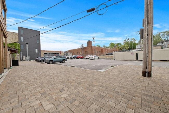 Building Photo - 1016 S State St