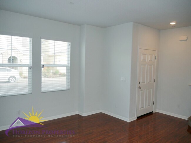 Building Photo - Modern Two-Story 4 Bed 2.5 Bath 1,807 sqft...