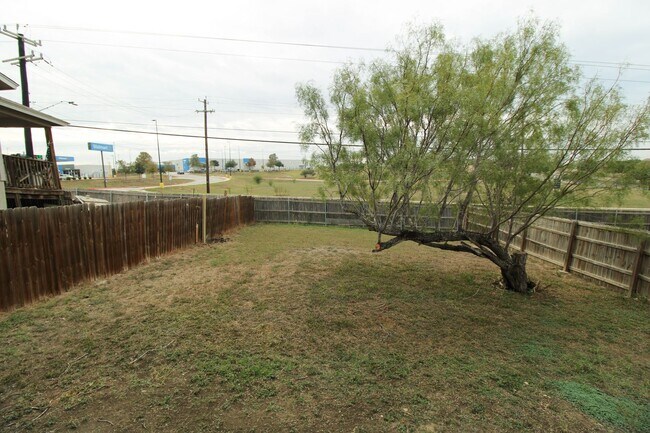 Building Photo - 126 Hallie Pass