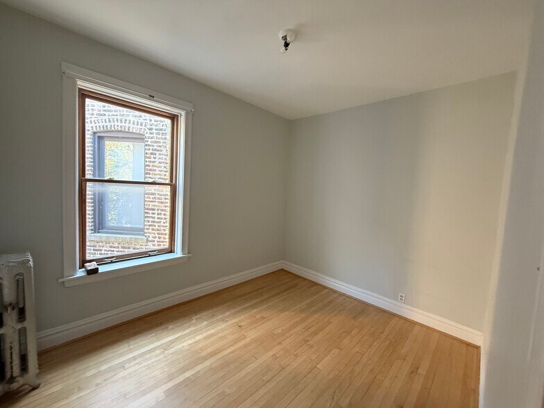 Bedroom #1 - 1311 W Cornelia Ave