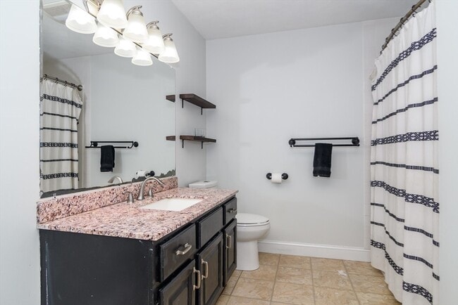 Building Photo - 10 Homeward Ln