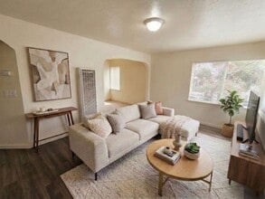 Building Photo - Recently Remodeled 1 Bedroom Duplex Unit Looking for a new tenant!