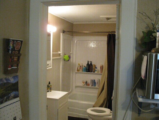 Building Photo - 104 5th Ave