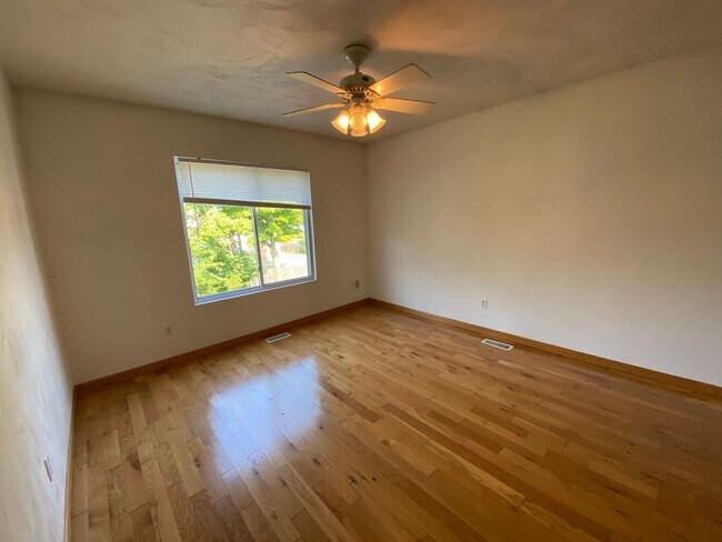 Building Photo - 1118 Lafayette - 4 Bed/4.5 Bath Unit Near ...