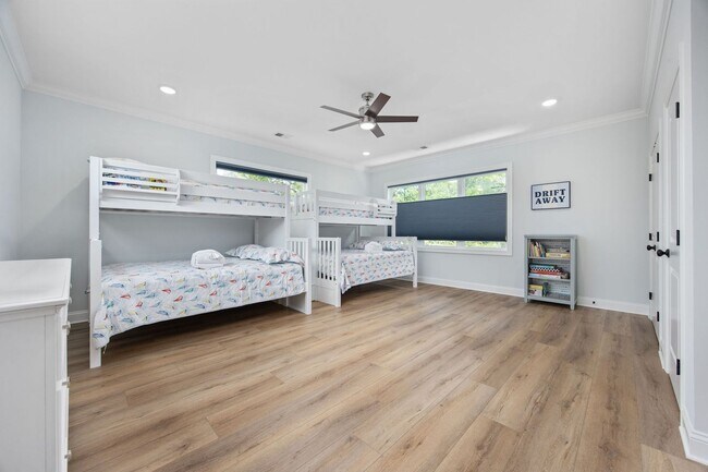 Building Photo - All Inclusive Seasonal Rental in the Beaut...