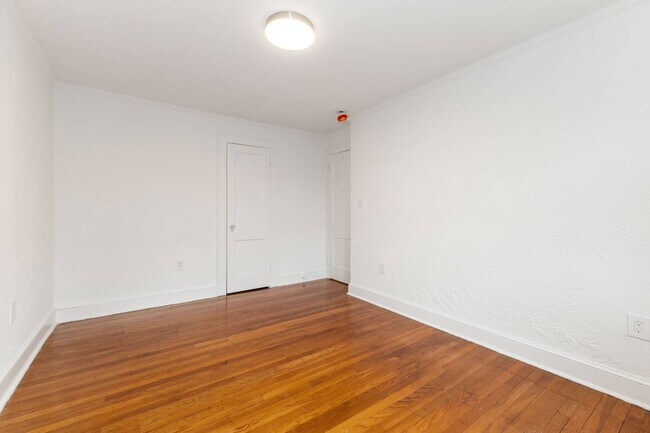 Building Photo - 67-135-135 Burns St