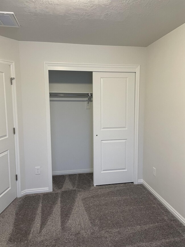 Building Photo - 15135 S Reins Way