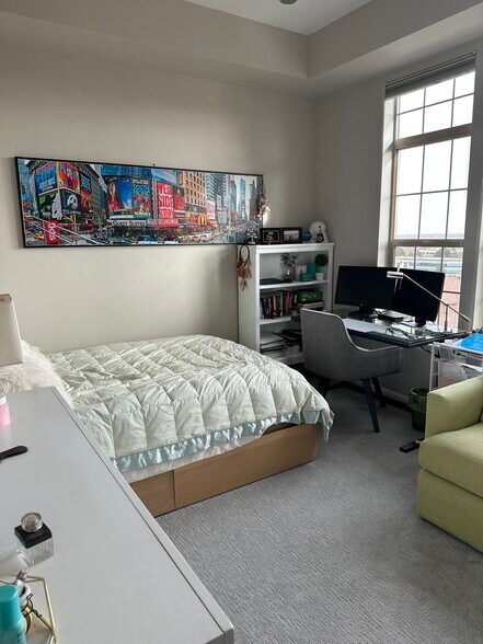 Building Photo - 7820 Inverness Blvd