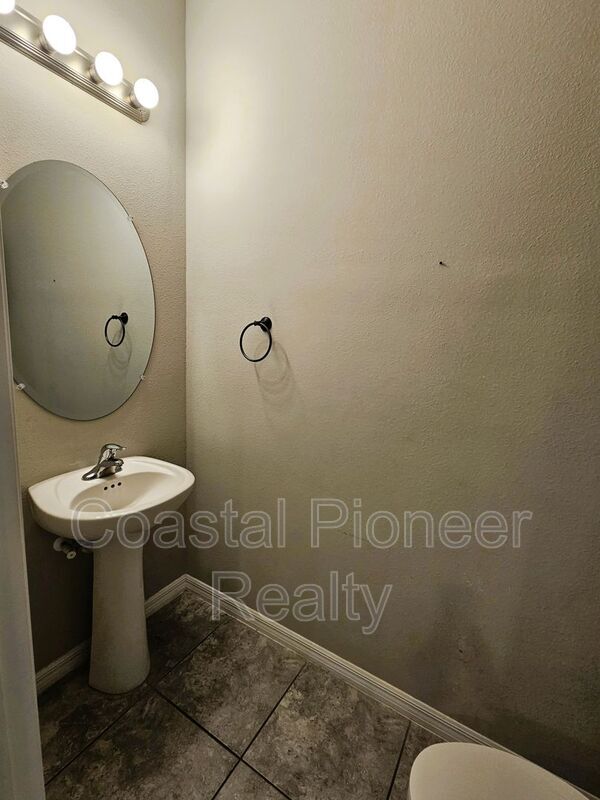 Building Photo - 7115 Grand Elm Dr