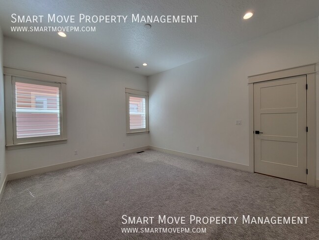 Building Photo - 2463 N Ashgrove Ln
