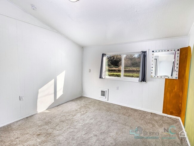 Building Photo - Beautiful River-View Home Near Downtown Warrenton