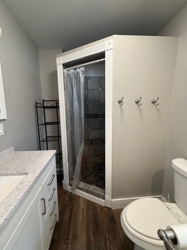 Building Photo - 529 S Dakota St