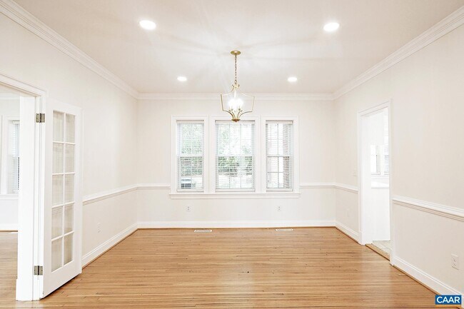 Building Photo - 675 Evergreen Ave