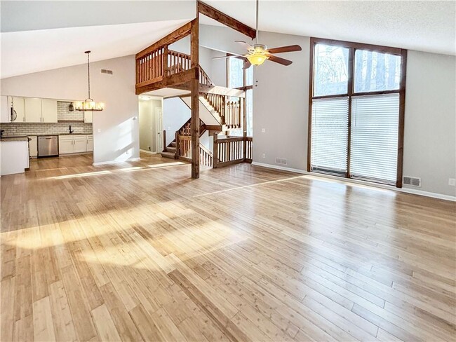 Building Photo - 1543 Hillhaven Dr