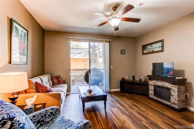 Building Photo - LOCATION LOCATION!! 2-bed 2-bath condo loc...